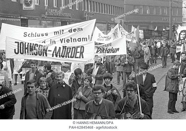 About 1, 500 participants start the Easter March from Duisburg to Oberhausen on 13 April in 1968. They present banners, here saying ""Stop Vietnam War"" and...