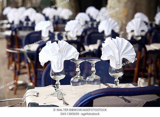 France, Languedoc-Roussillon, Pyrennes-Orientales Department, Vermillion Coast Area, Collioure, waterfront cafe table