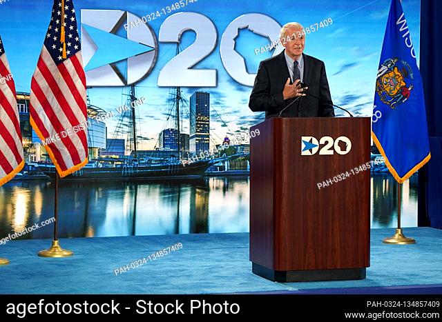 August 18, 2020; Milwaukee, WI, USA; Milwaukee Mayor Tom Barrett calls the convention to order during the Democratic National Convention at the Wisconsin Center...