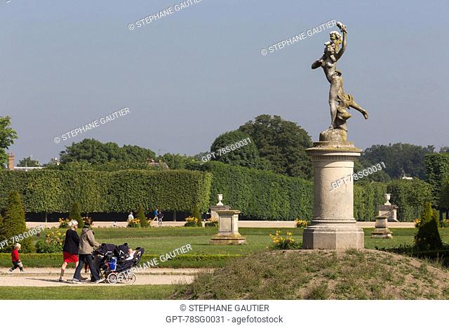 PARK OF THE CHATEAU OF SAINT GERMAIN EN LAYE, COMPOSED OF AN ENGLISH GARDEN AND A FRENCH GARDEN AND COMPLETED BY THE GREAT TERRACE