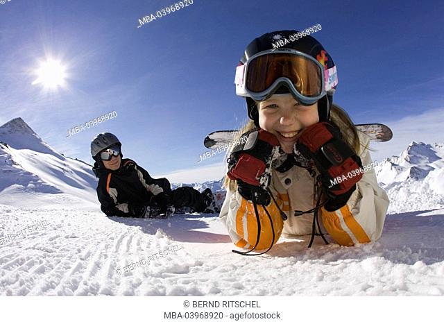 Austria, Tyrol, Serfaus, Snowboarder, children, skiing slope, snow, lie, rest