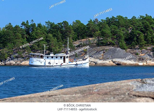 Boat near the island of Finnhamn in Stockholm archipelago, Uppland, Stockholms land, South Sweden, Sweden, Scandinavia, Northern Europe