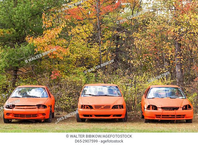 USA, New York, Adirondack Mountains, Clintonville, orange cars