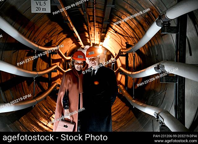 06 diciembre 2023, Berlín: el rey Felipe de Bélgica y la reina Mathilde de Bélgica se encuentran en una sección del túnel de Berlín del cable diagonal en el...