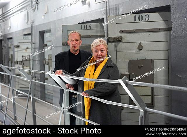 02 November 2021, Berlin: Tom Sello, Berlin Commissioner for Reappraisal, and Evelyn Zupke, SED Victims' Commissioner, stand in the former GDR prison on...