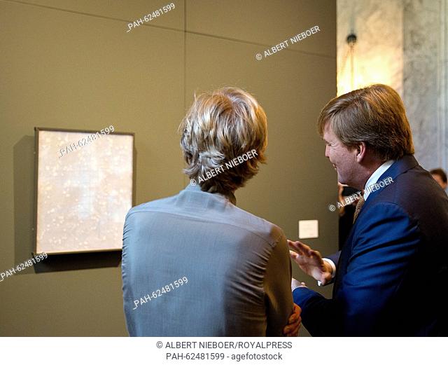 Dutch King Willem-Alexander attends the Vrije Schilderkunst 2015 award ceremony in the Royal Palace in Amsterdam with Lennart Lahuis