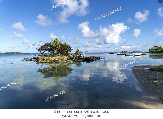 little island and Butte a l'Herbe Beach, Grand Gaube, Mauritius, Africa