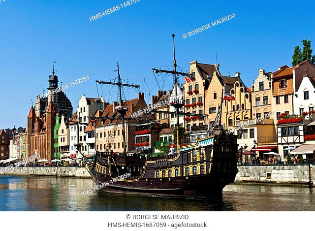 Poland, Eastern Pomerania, Gdansk, a tourist trip on a old ship on Motlawa river in front of historic Quayside (Dlugie Pobrzeze) of the old harbour and the...