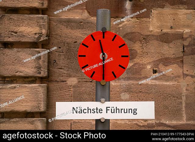 12 April 2021, Bavaria, Kronach: A display indicates the next guided tour at the Rosenberg Kronach fortress. In the Kronach region
