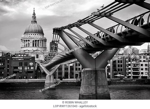 England, London, St Pauls, St Paul's Cathedral and the London Millennium Footbridge, crossing the River Thames to link Bankside with the City of London