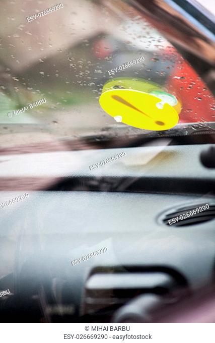 Color image of a beginner driver sign stuck on a car's windshield