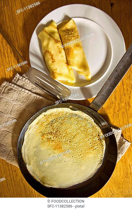 Crêpes in a pan and on a plate