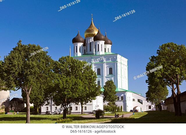 Russia, Pskovskaya Oblast, Pskov, Pskov Kremlin and Trinity Cathedral