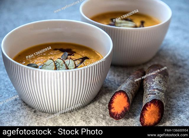 Muenchen, Germany December 04, 2019: Symbolbilder - 2020 - Carrot and pear soup | usage worldwide. - Munich/Bayern/Deutschland