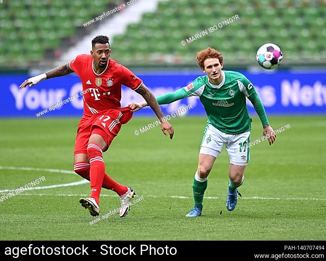 duels, duel Joshua Sargent (Bremen) versus Jerome Boateng (FC Bayern Munich). GES / Football / 1. Bundesliga: SV Werder Bremen - FC Bayern Munich, March 13th