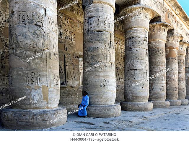 Medinet Habu, Luxor, Egypt, Djamet, mortuary temple of King Ramses III, XX dyn. 1185 -1078 B.C., : a colonnade in the first courtyard