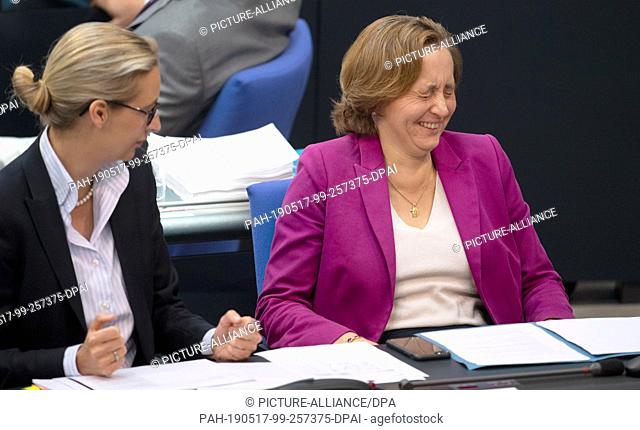 17 May 2019, Berlin: Alice Weidel (AfD, l), leader of the parliamentary group, talks to Beatrix von Storch (AfD), member of parliament
