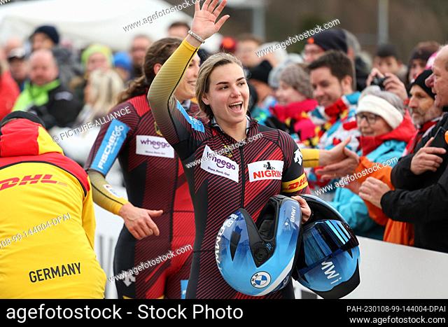08 January 2023, North Rhine-Westphalia, Winterberg: Bobsleigh: World Cup, two-man bobsleigh, women, 2nd run: Kim Kalicki (front) and Leonie Fiebig (back) from...