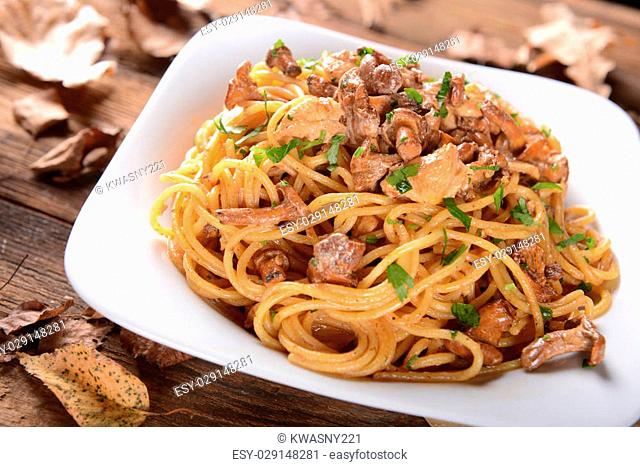 Pasta with chanterelles mushrooms and chicken