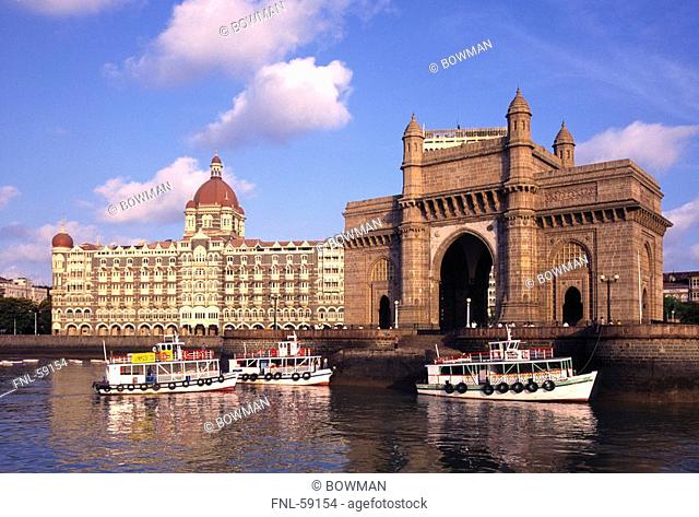 Facade of Gateway of India, Mumbai, India, Asia