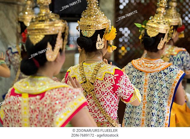 Traditional Dancers at the Erawan Shrine at Pratunam in the Citycentre of Bangkok in Thailand in Southeastasia