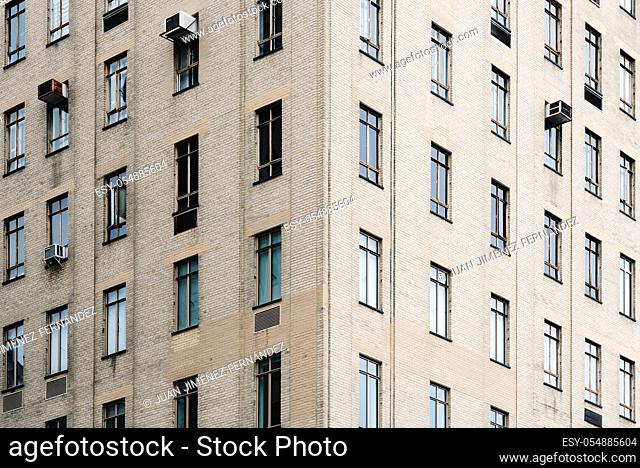 Window pattern in facade of residential buildings in New York City