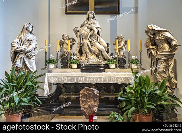 Marmoraltar mit Pieta in der Pietakapelle, Kapuzinerkirche in Wien, Österreich, Europa | Marble altar with pieta at the Pieta Chapel, Capuchin Church, Vienna
