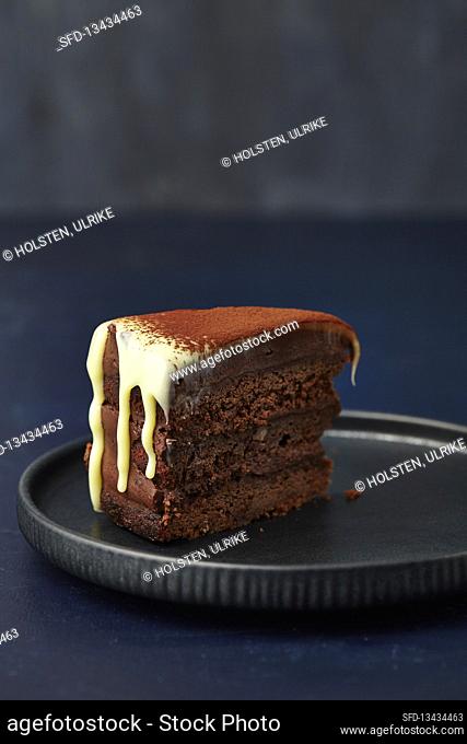 Men's cake with whiskey (very dark chocolate truffle cake)