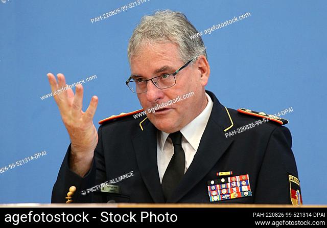 26 August 2022, Berlin: Karl-Heinz Banse, President of the German Firefighters Association (DFV), answers questions from journalists at a press conference on...