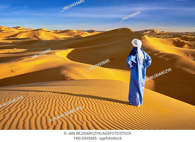 Berber man, Erg Chebbi desert near Merzouga, Sahara, Morocco