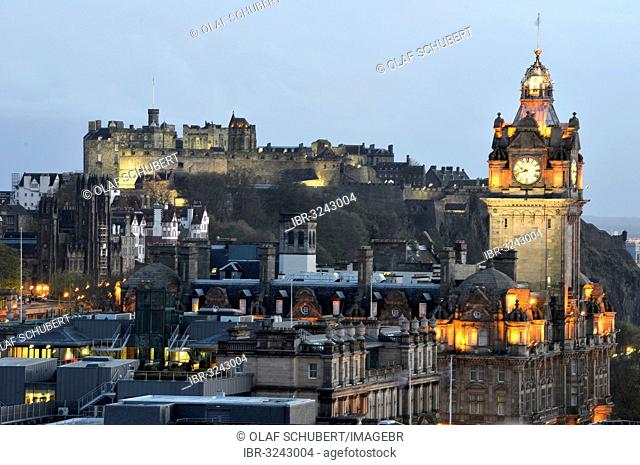 View of the historic centre from Calton Hill with Edinburgh Castle and the tower of the Balmoral Hotel, at dusk