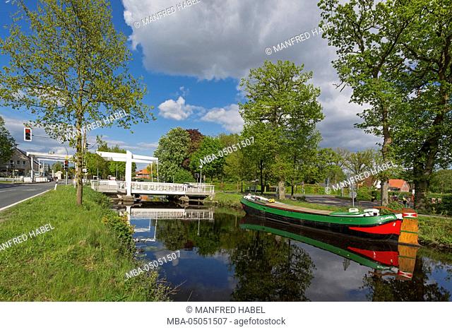 Barßel, 'Tafelbrett Graben' (chanel), boat, Tjalk Jantina, bascule bridge Dreibrücken, Elisabethfehn, Lower Saxony, Germany