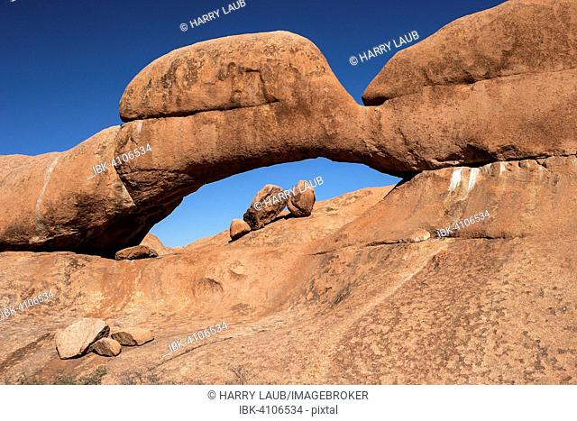 Natural rock arch, rock bridge, Spitzkoppe area, Spitzkoppe, Damaraland, Namibia