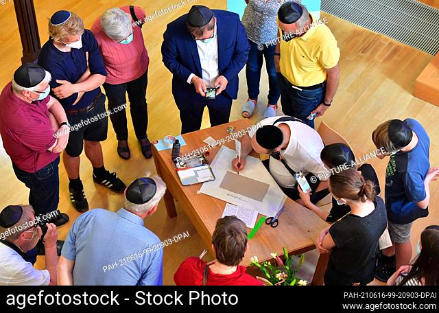 16 June 2021, Thuringia, Mühlhausen: Torah scribe Reuven Yaakobov works on a new Torah scroll in the synagogue, which is being made as a gift from the...