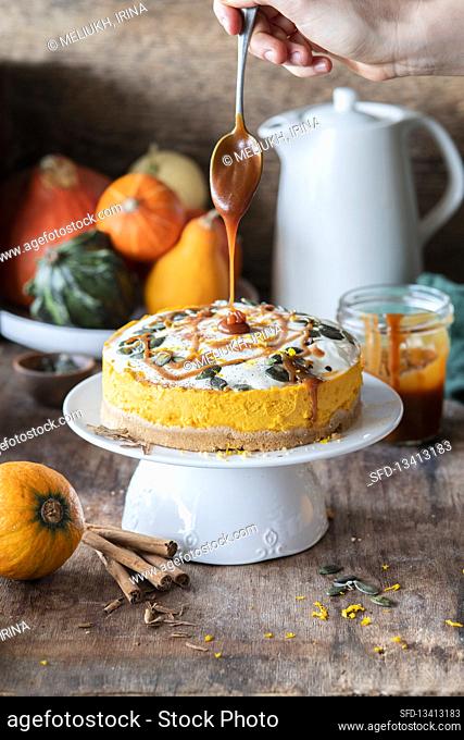 Pumpkin cheesecake with sour cream and caramel