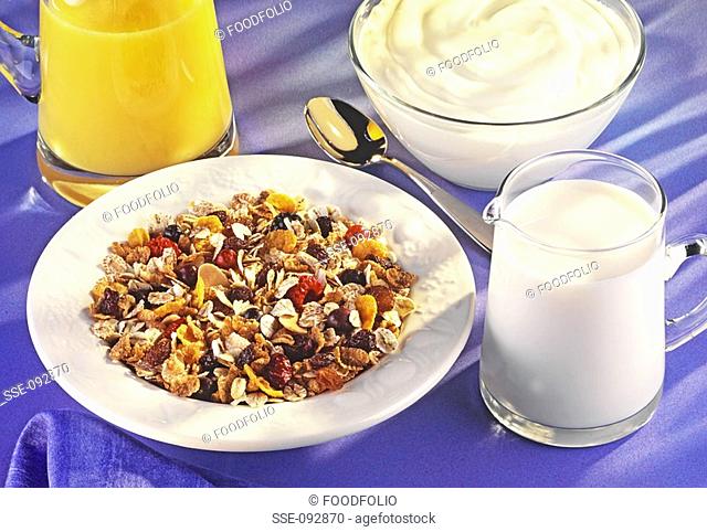 bowl of cereales with fruit