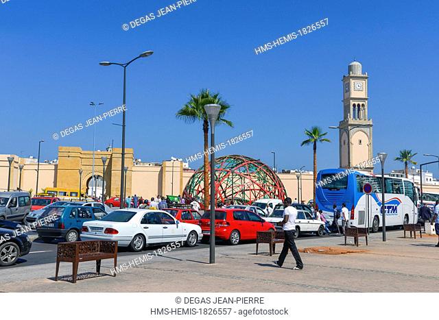 Morocco, Casablanca, Place United Nations, traffic long-distance truck driver around the sphere of Zevaco with the former background Medina
