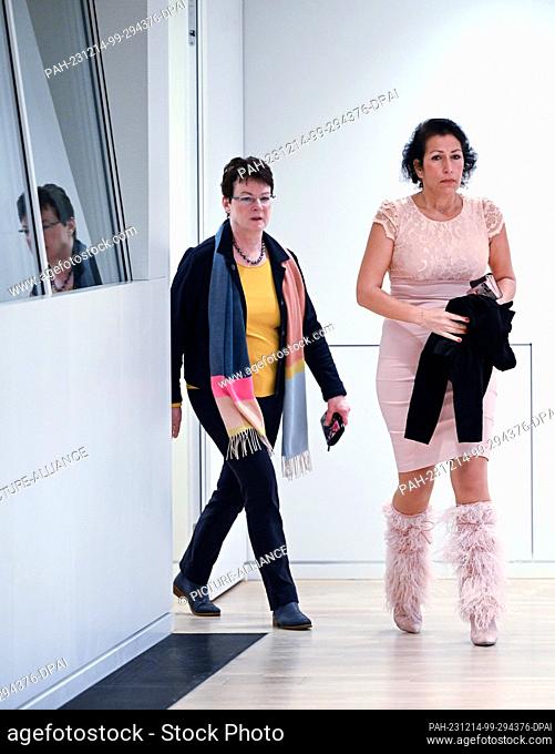 14 December 2023, Brandenburg, Potsdam: Roswitha Schier (l) and Kristy Augustin (both CDU) arrive at the 97th session of the Brandenburg state parliament