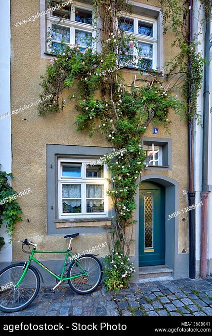Front door, entrance, house facade, facade, architecture, decorative, Bamberg, Franconia, Bavaria, Germany, Europe