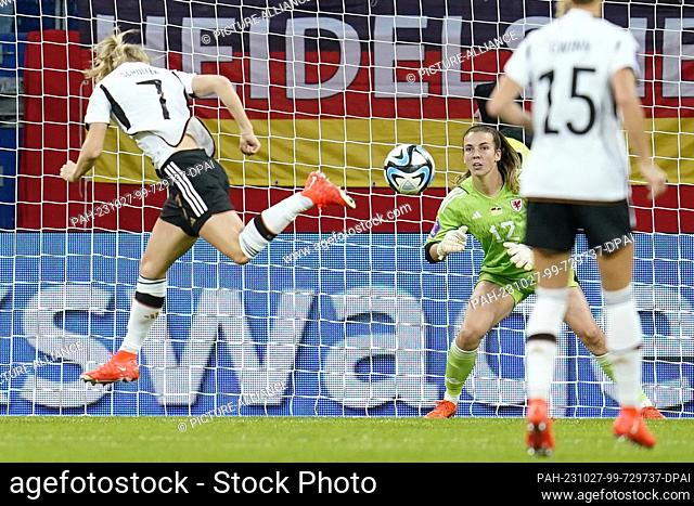 27 October 2023, Baden-Württemberg, Sinsheim: Soccer, Women: Nations League A Women, Germany - Wales, Group Stage, Group 3, Matchday 3, PreZero Arena