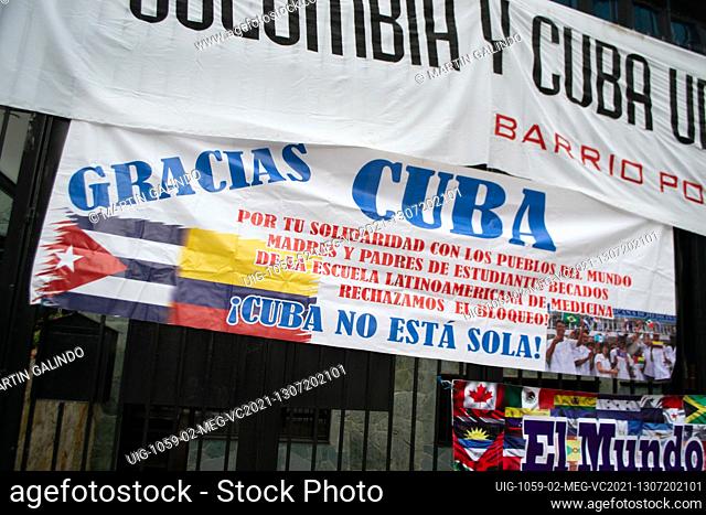 A sign that shows both Colombia's flag and Cuba's flag reads ""Thank you Cuba for your solidarity with other countries, mothers and studenst with scholarships...