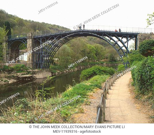 Iron Bridge, Shropshire, spanning River Severn, completed 1779 to a modified design of Thomas Pritchard, 1723-77, it is Britain's oldest surviving cast-iron...