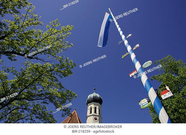 Maypole next to the Church of St Michael in Widdersberg, Herrsching, Upper Bavaria, Bavaria, Germany