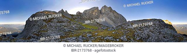 360° panoramic view, hikers walking on the trail to Meilerhuette mountain lodge, Partenkirchener Dreitorspitze mountain range, Garmisch-Partenkirchen
