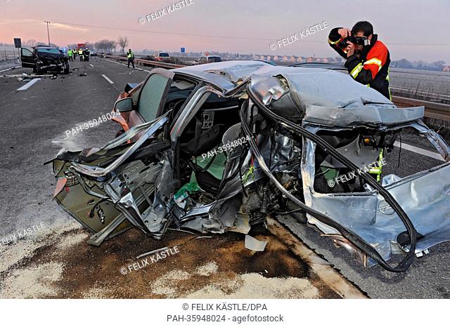 Damaged cars stand on Bundesstrasse 30 after an sccident near Ulm, Germany, 01 January 2013. Three people died in the multiple collision involving twelve cars