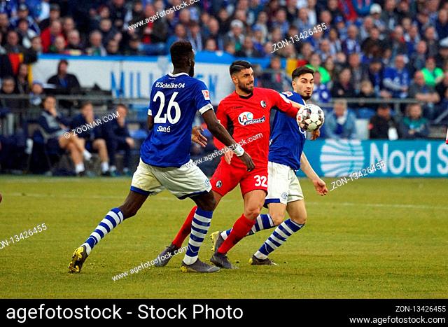 v. li. im Zweikampf   Salif Sane (Schalke 04) vs Vincenzo Grifo (SC Freiburg),  1. BL: 18-19: 22. Sptg. - SC Freiburg vs