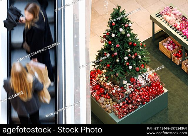 24 November 2023, Lower Saxony, Osnabrück: Christmas decorations can be seen in a store. Numerous stores and online stores celebrate Black Friday with special...