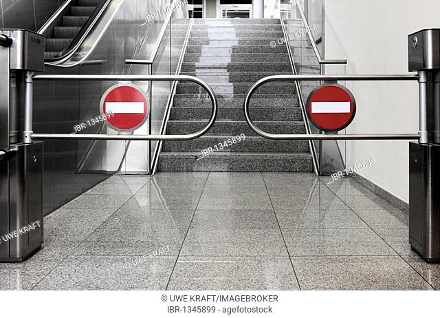 No thoroughfare, signs at Duesseldorf Airport, North Rhine-Westphalia, Germany, Europe