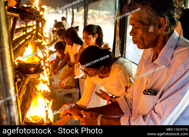 Sri Lanka, Kelaniya, Kelaniya temple, believers, sacrificial candles