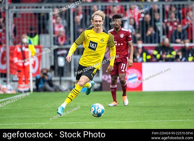 23 April 2022, Bavaria, Munich: Soccer: Bundesliga, Bayern Munich - Borussia Dortmund, Matchday 31, Allianz Arena. Julian Brandt from Borussia Dortmund plays...